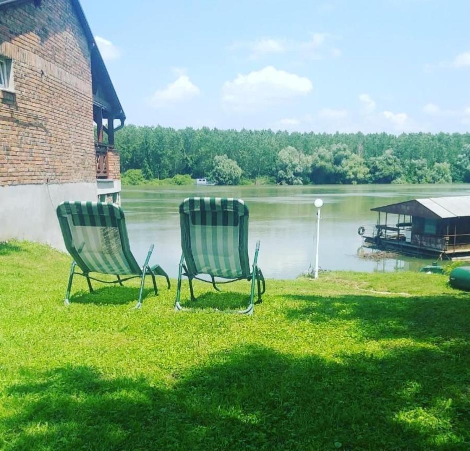 Kuca Ribarev San Villa Beocin Екстериор снимка